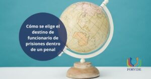 ¿Cómo se elige el destino de los funcionarios de prisiones dentro de un penal?