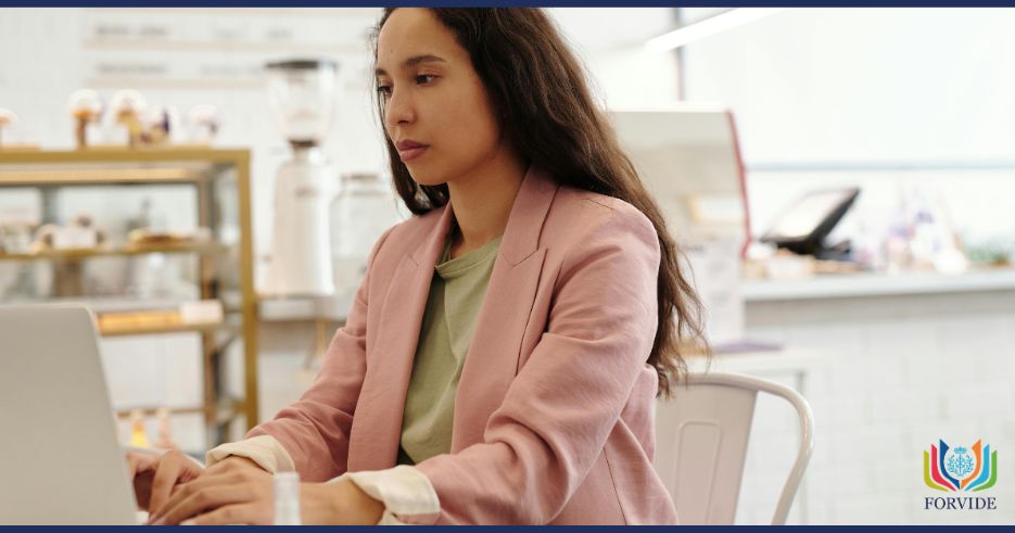 ¿Cuántas mujeres trabajan como funcionarias de prisión en España?